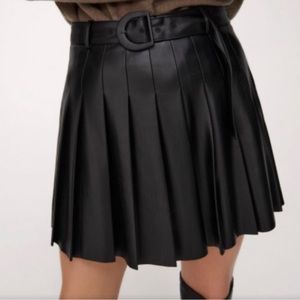 ZARA LEATHER PLEATED SKORT